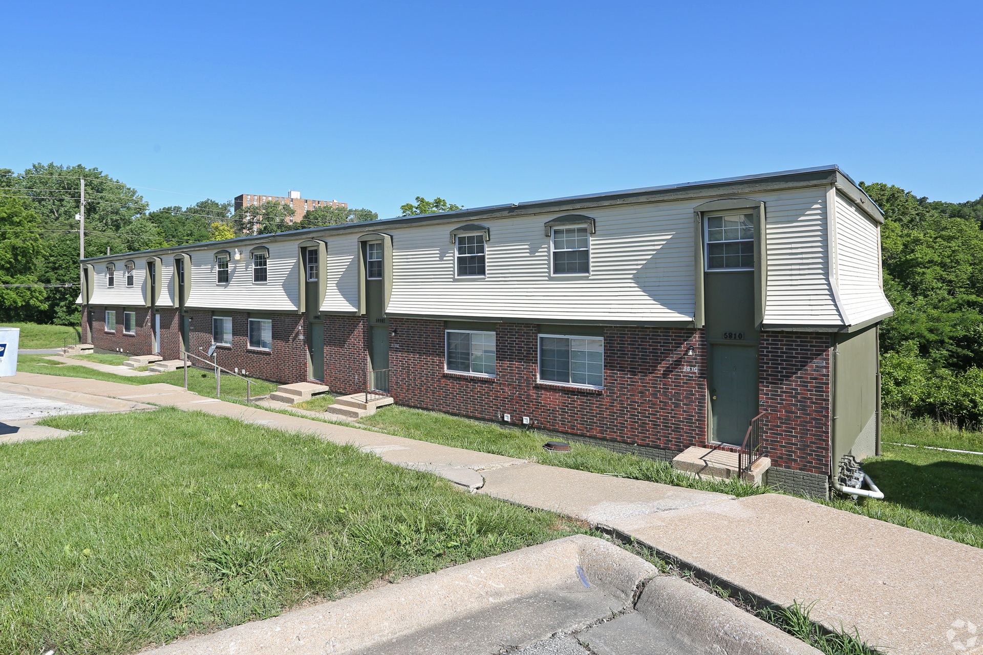 Green Village Townhomes exterior in Kansas City Missouri